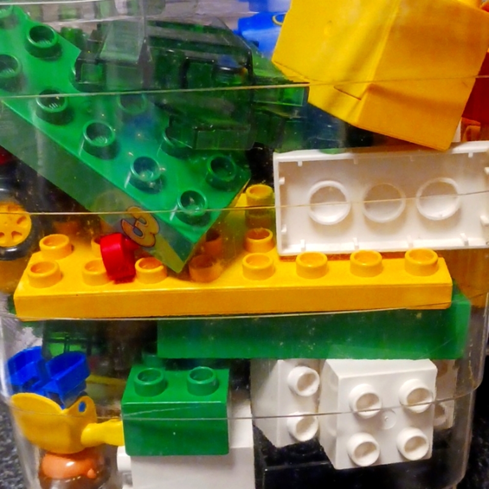 Randomly building car blocks with cars and Men and other parts